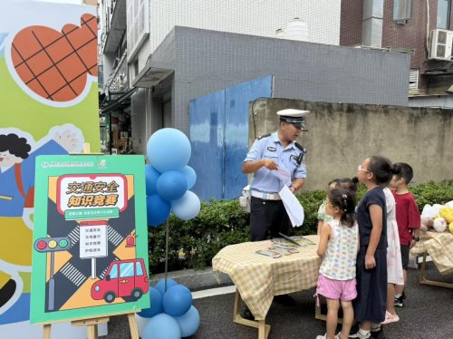 乐童创想市集：旧物新生传递书香，童心携手助力公益