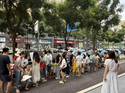 乐童创想市集：旧物新生传递书香，童心携手助力公益