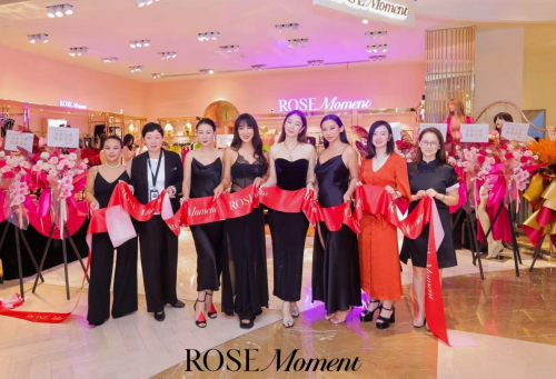 不被定义的“她”时尚：Rose Moment用蕾丝与真丝，让贴身衣物成为女性力量的具象化