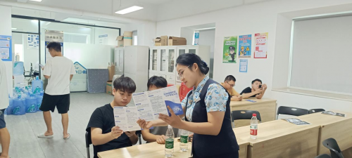 民生银行华强北支行进企开展消保反诈宣传，筑牢金融安全防线