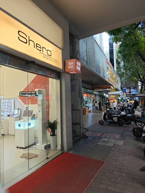 广州配眼镜推荐：明星同款眼镜工厂店Shero 希路眼镜，专业