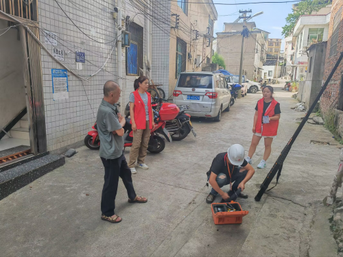 贵阳联通开阳县分公司深入一线解民忧