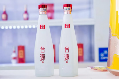 茅台台源光瓶酒引热议,百元酱香切入2000亿光瓶赛道 茅台台源光瓶酒引热议,百元酱香切入2000亿光瓶赛道