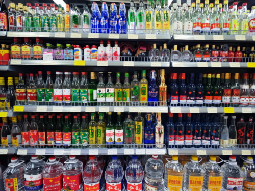 茅台台源光瓶酒引热议,百元酱香切入2000亿光瓶赛道 茅台台源光瓶酒引热议,百元酱香切入2000亿光瓶赛道