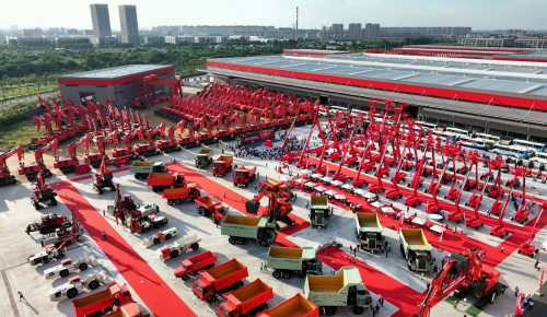 临工重机重磅新品亮相全球客户节 彰显中国智造澎湃动能