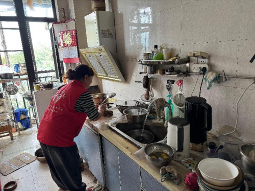 “关怀走访+安全巡查” —江安河社区特殊人群暖护行动活动