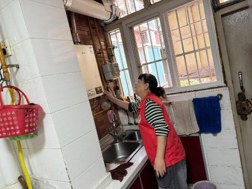 “关怀走访+安全巡查” —江安河社区特殊人群暖护行动活动