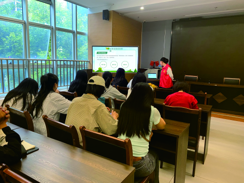 临江社区开展垃圾分类主题宣传 助推“美好环境共建共享”