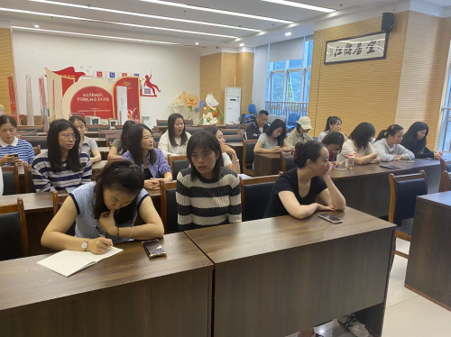 临江社区开展垃圾分类主题宣传 助推“美好环境共建共享”