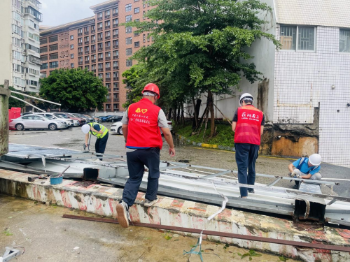 中建二局粤海大厦项目助力社区恢复秩序保出行