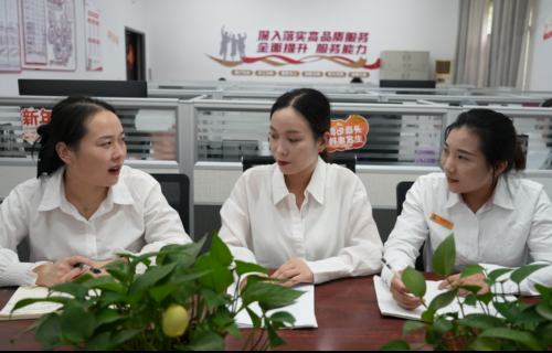 国庆服务“不打烊”，温情守护暖人心