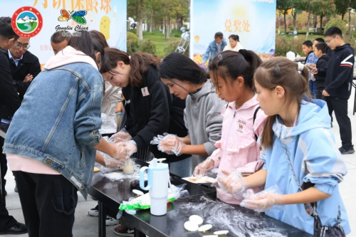 新疆巩留“苏韵伊情·家国同歌”双节同庆活动圆满落幕，家国情怀点亮金秋
