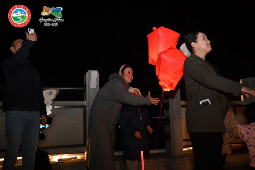 新疆巩留“苏韵伊情·家国同歌”双节同庆活动圆满落幕，家国情怀点亮金秋