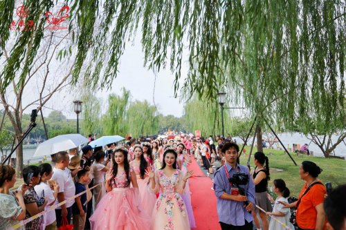 第27届（2025）西湖情五粮液玫瑰婚典浪漫上演  国内外百对新人谱写和美乐章