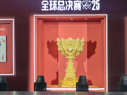 红墙见证，LPL主场虽败犹荣！这场古都电竞盛宴，激情不灭！