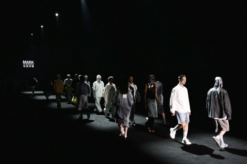 以虎鲸精神拓界深潜，共赴绿色未来