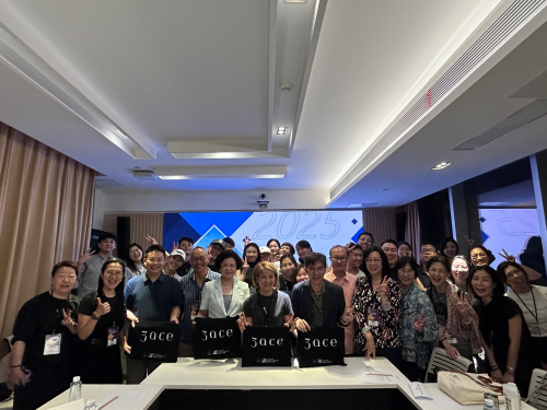 推进大湾区艺文融合创新 –香港艺团前海机遇座谈会顺利举办