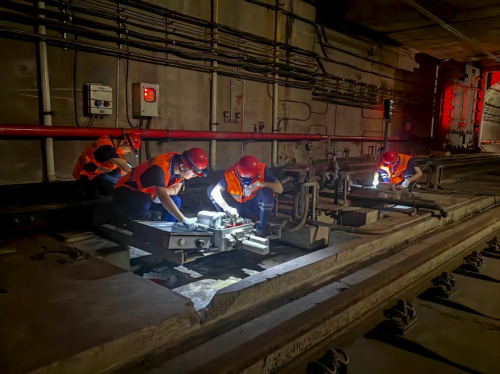 深夜“体检”，护航“神经脉络”​