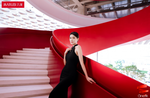 丸美新总部“世界之最”旋转红梯璀璨亮灯,以美学地标赋能年货节红火开启 丸美新总部“世界之最”旋转红梯璀璨亮灯,以美学地标赋能年货节红火开启