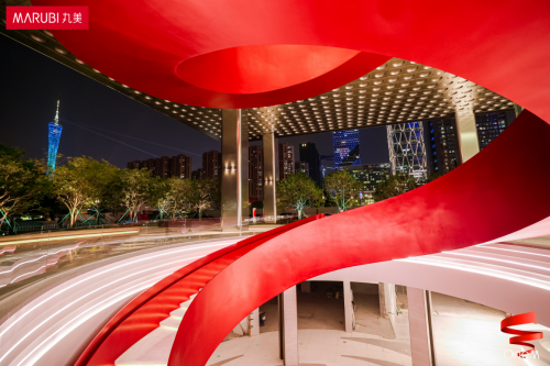 丸美新总部“世界之最”旋转红梯璀璨亮灯,以美学地标赋能年货节红火开启 丸美新总部“世界之最”旋转红梯璀璨亮灯,以美学地标赋能年货节红火开启