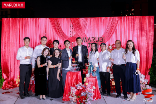 丸美新总部“世界之最”旋转红梯璀璨亮灯,以美学地标赋能年货节红火开启 丸美新总部“世界之最”旋转红梯璀璨亮灯,以美学地标赋能年货节红火开启