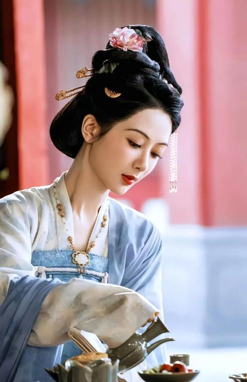 哭戏封神的杨紫肌肤零垮期？东方佰丽修颜瓶藏着冻龄修护秘诀 