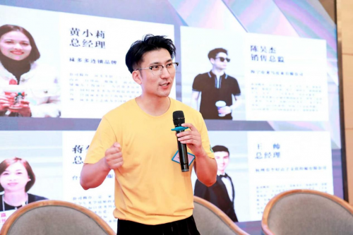 醒醒59义工临别落泪“，走进未来”公益在闽江学院的温暖与力量