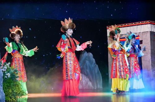 理塘藏戏团登浙江非遗展演引观众沉醉