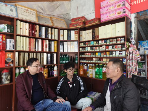 重阳敬老送温暖 烟草服务暖人心——鹤峰县烟草专卖局（营销部）开展重阳节关爱老年零售户主题活动