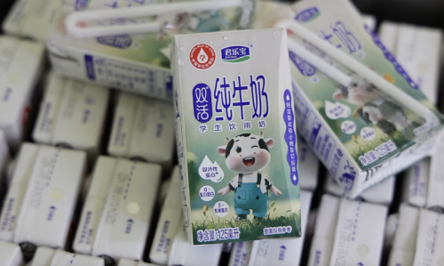 君乐宝柳叶包学生奶邯郸投产，智能产线树行业新标杆