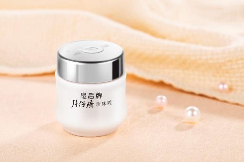 别再只带馅饼啦!老福建人真正的“伴手礼”,是这一瓶经典“国妆” 别再只带馅饼啦!老福建人真正的“伴手礼”,是这一瓶经典“国妆”