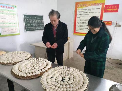 河南镇平：重阳敬老暖人心