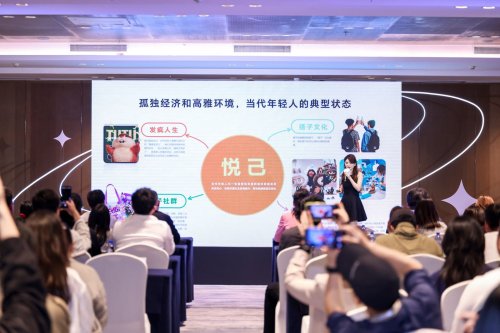 美学新可能!MagicOS 10 通透设计 + 荣耀主题个性化内容