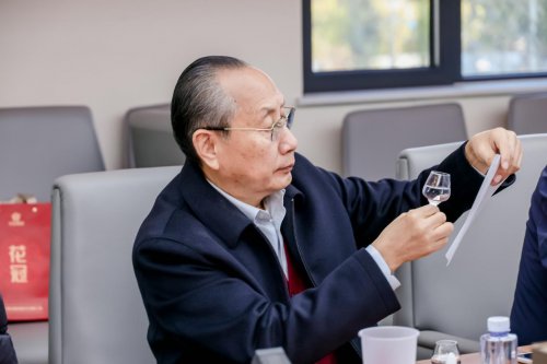 葵花酒業(yè)「問東方」獲酒協(xié)首肯，泰斗天團(tuán)為何集體為「問東方」站臺(tái)？