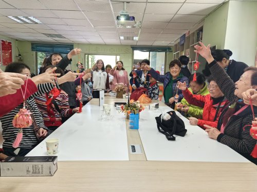 九九重阳节，浓浓敬老情——贵阳联通携手多家单位开展智慧助老公益活动