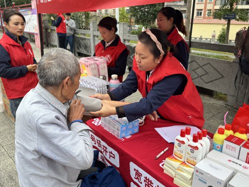 黔南联通开展“智慧联通・温情重阳”志愿活动助老年人跨越数字鸿沟 黔南联通开展“智慧联通・温情重阳”志愿活动助老年人跨越数字鸿沟