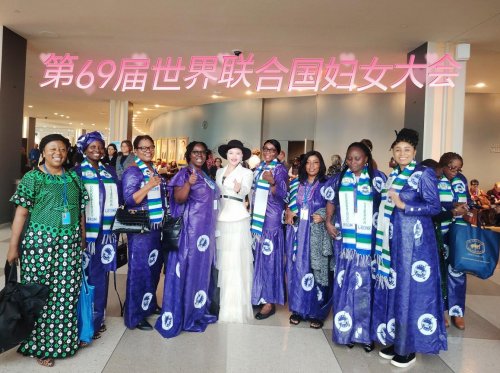 2025 年 3 月纽约联合国总部 周慧灵斩获全球杰出女性奖闪耀第 69 届妇女地位委员会 2025 年 3 月纽约联合国总部 周慧灵斩获全球杰出女性奖闪耀第 69 届妇女地位委员会