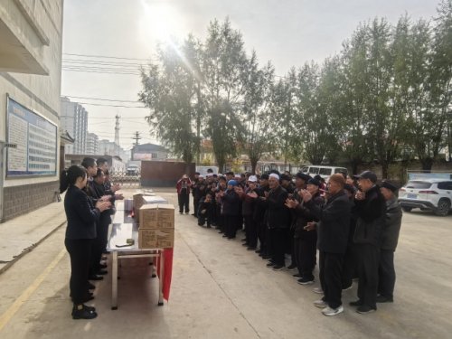 中国人寿财险临夏中支开展“情暖金秋 爱满重阳”敬老院慰问活动