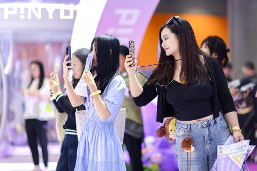 潮玩品牌品韵文创亮相2025SAT潮玩展，中国风盲盒疯抢成排队王