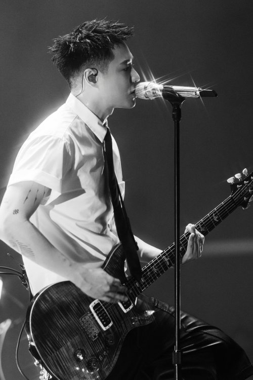 周汤豪「REALIVE - DELUXE」福州首站,音乐热爱与粉丝的双向奔赴诠释