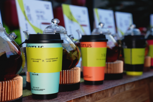 山野茶馆横空出世!荷田水铺联名保时捷开启茶饮5.0时代 山野茶馆横空出世!荷田水铺联名保时捷开启茶饮5.0时代