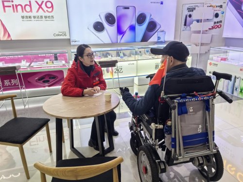 贴心服务暖人心 荆门联通泉口营业厅关爱特殊客户