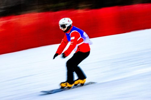 SRA滑雪场联盟2025—2026“冰雪丝路杯”粉雪联赛启幕