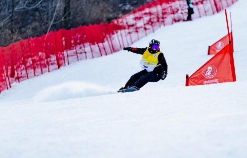 SRA滑雪场联盟2025—2026“冰雪丝路杯”粉雪联赛启幕