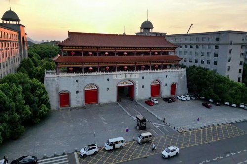 校友回湘丨江琎：从长医毕业生到医药领军人，以“恒昌模式”反哺桑梓