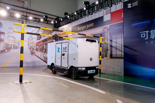 硬件年度迭代+算法月度更新，九识智能构建无人配送核心技术壁垒