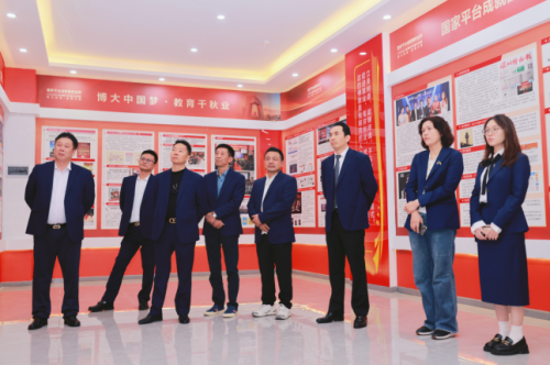 深圳博大教育集团:广东省湖北咸宁商会吴三刚会长一行莅临考察