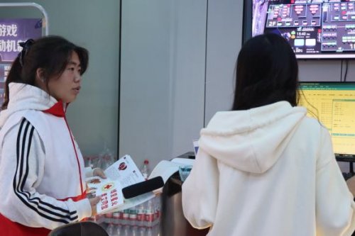 江苏财会职业学院红十字会青艾同盟开展“一杆知艾，健康入袋”宣传活动(图3)