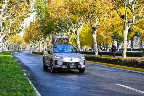 超混出马，稳赢上马  沃尔沃全新XC70全力护航2025上海马拉松