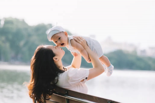 妈妈们的面部逆袭记！艳存晓年轻胶原水光套组解决面部初老难题